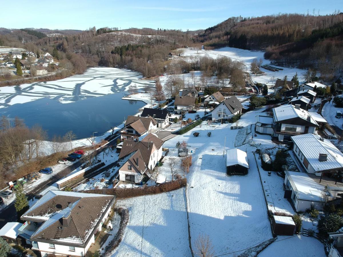 Seeblick-Ferienwohnung Im "Ferienhaus Agger-Blick" Mit Traumhafter Sonnen-Terrasse, Sauna, E-Kamin & Kajak Gummersbach Zewnętrze zdjęcie