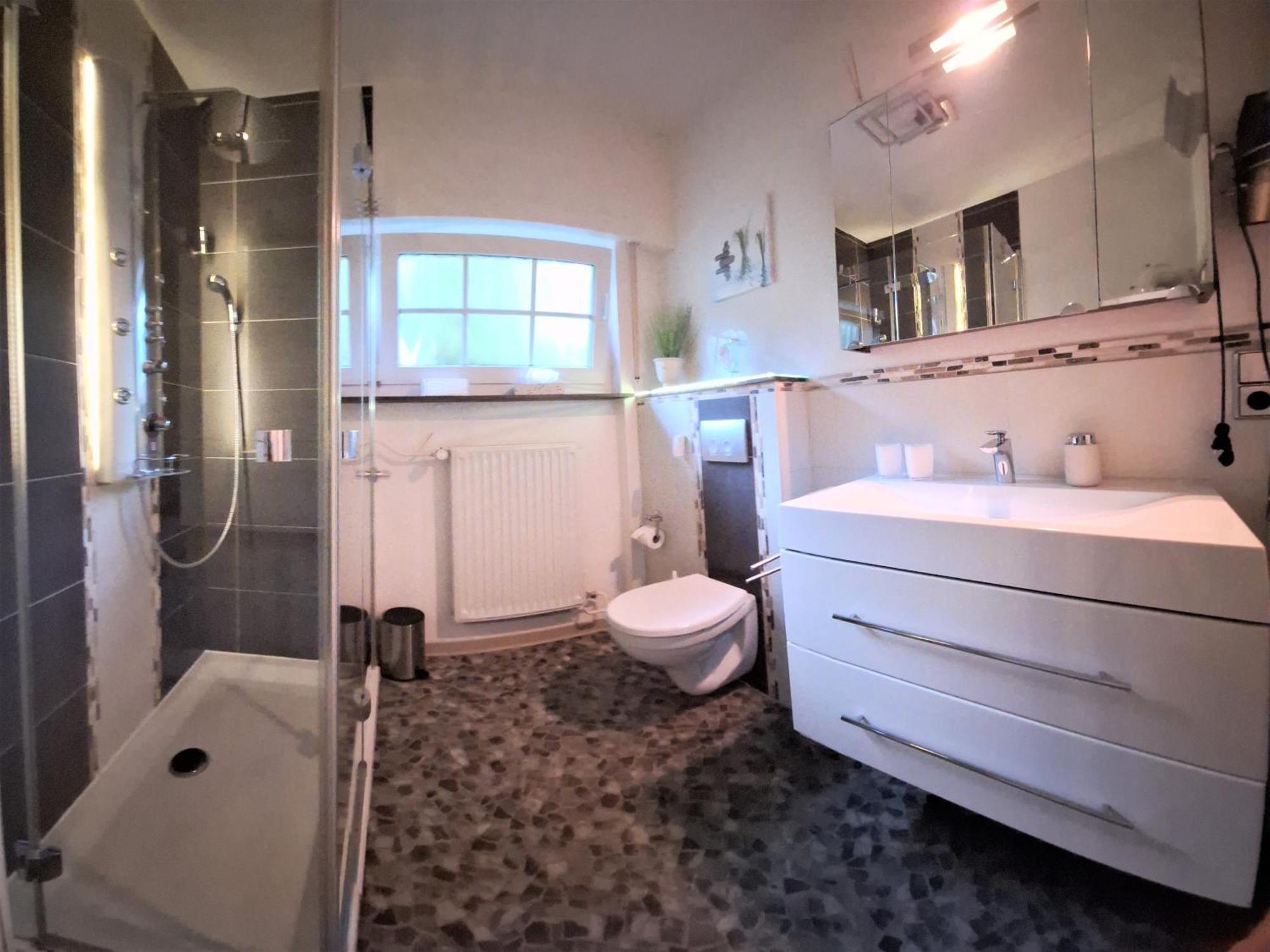 Seeblick-Ferienwohnung Im "Ferienhaus Agger-Blick" Mit Traumhafter Sonnen-Terrasse, Sauna, E-Kamin & Kajak Gummersbach Zewnętrze zdjęcie